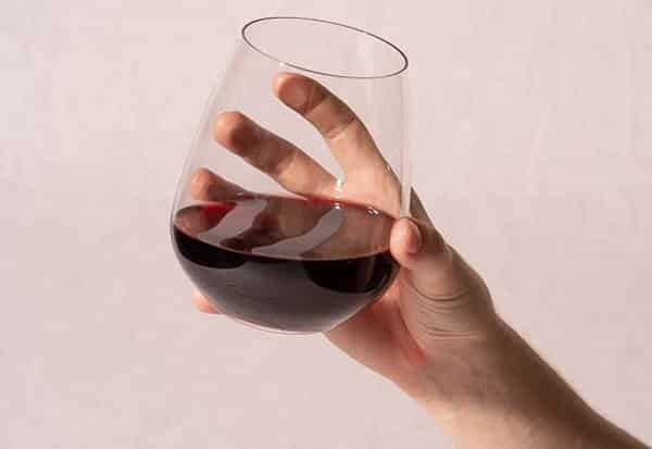 How to Hold a Stemless Wine Glass