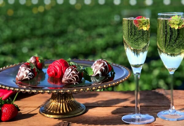 What Champagne Goes With Chocolate Covered Strawberries
