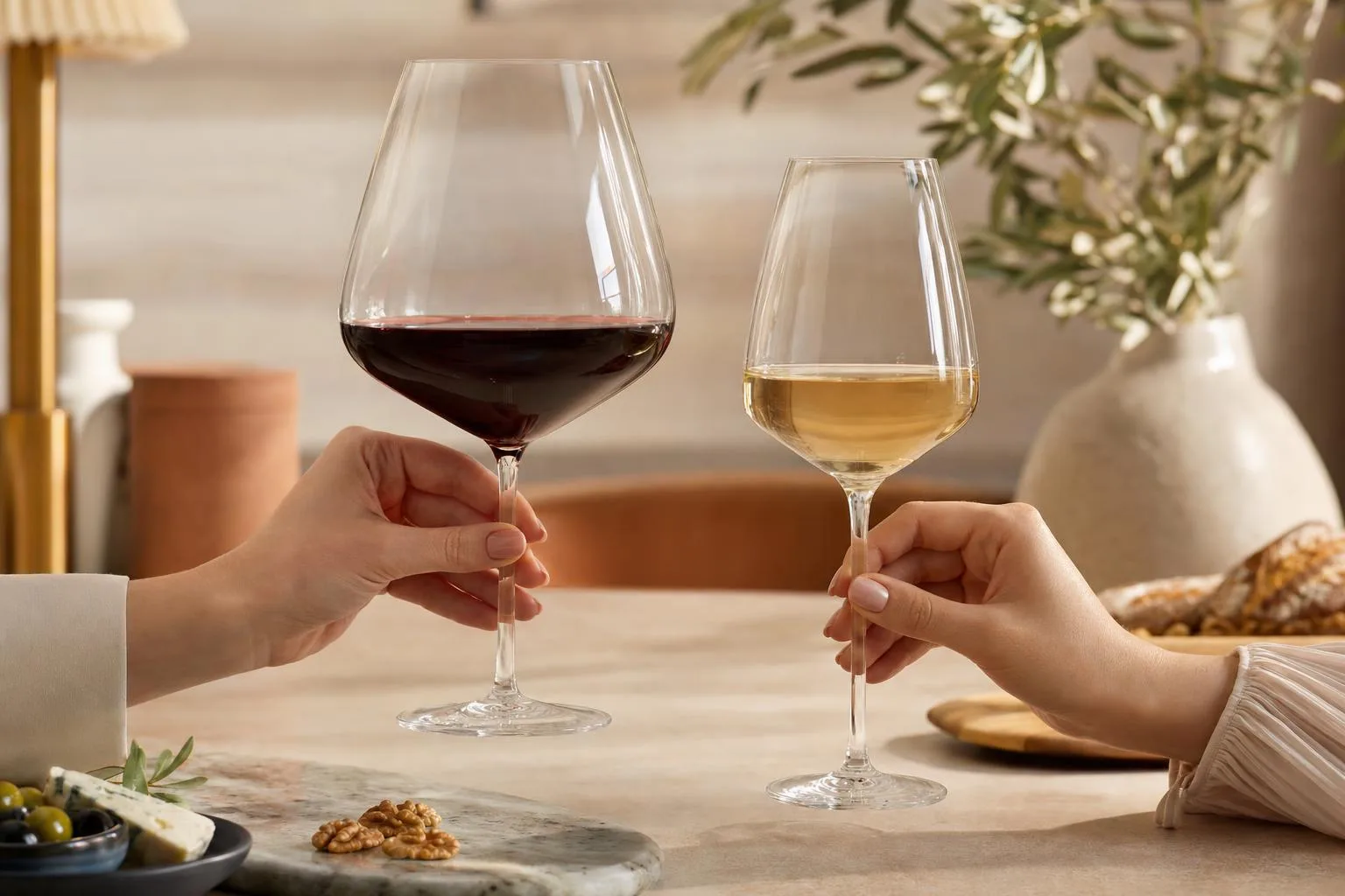 How To Hold Red Wine Glass Vs White? — explained with facts and figures in this guide