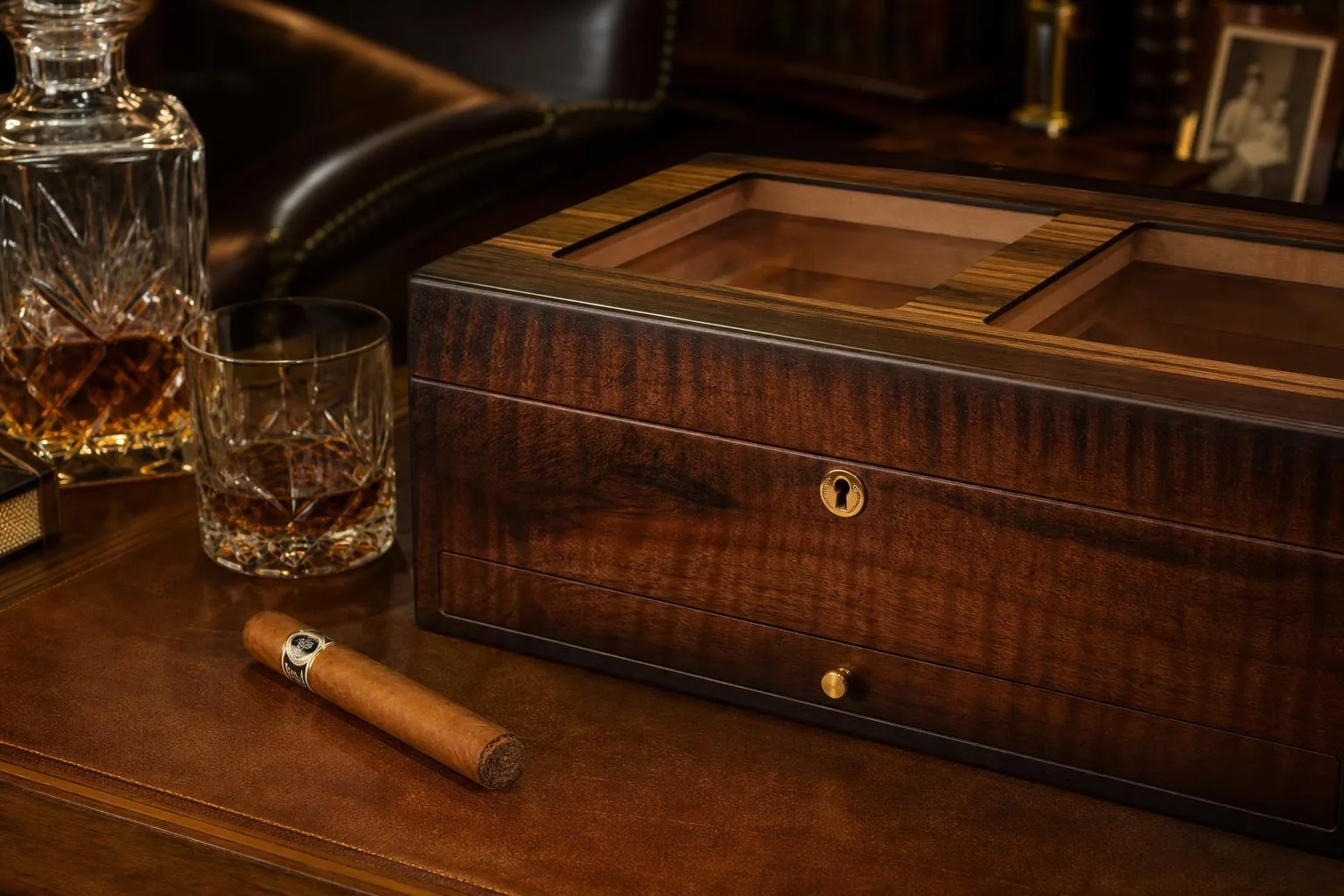 Megacra Cigar Humidor Review 2026 2 Close-up of the Megacra Cigar Humidor build quality, materials and finish during our review