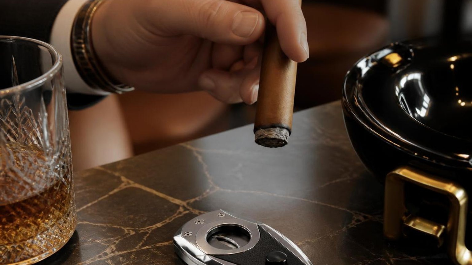 Colibri CU300T1 Cigar Cutter Review 2026 — how it compares in practice