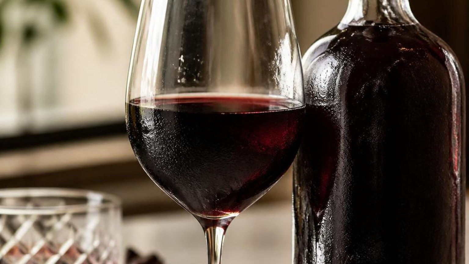Do You Chill Red Port Wine? — context and caveats