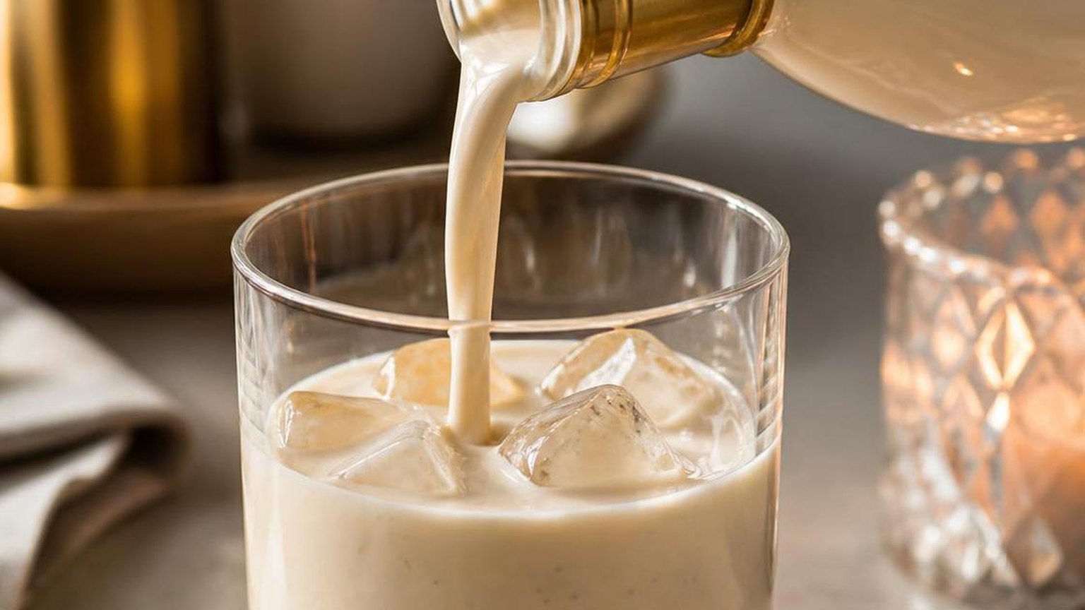 Does Rum Chata Have Dairy? 9 Does Rum Chata Have Dairy? — side by side with the alternatives