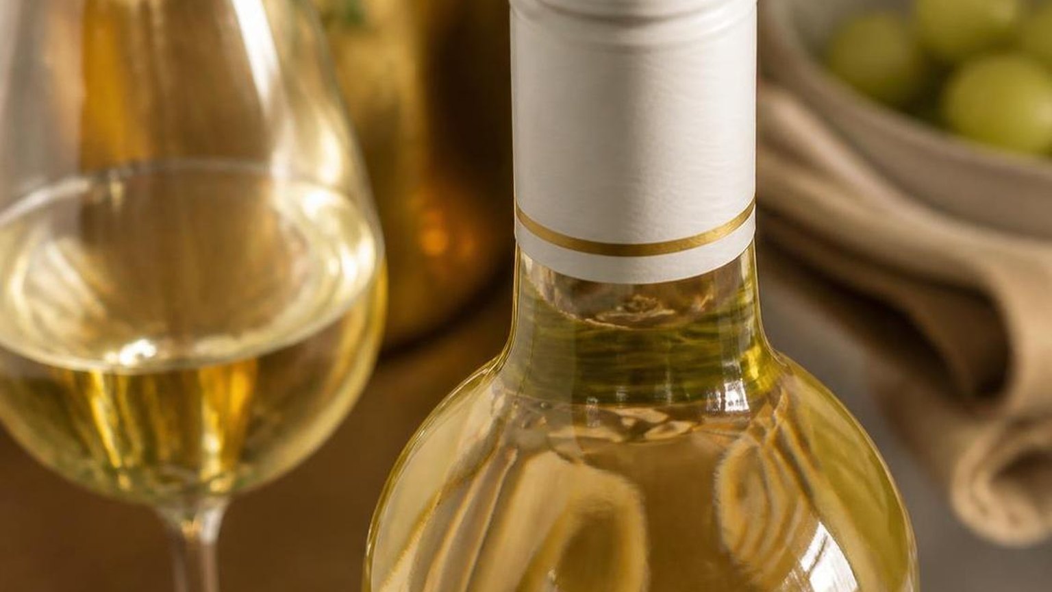 How Long Does White Wine Last Once Opened Screw Top? — explained with facts and figures in this guide