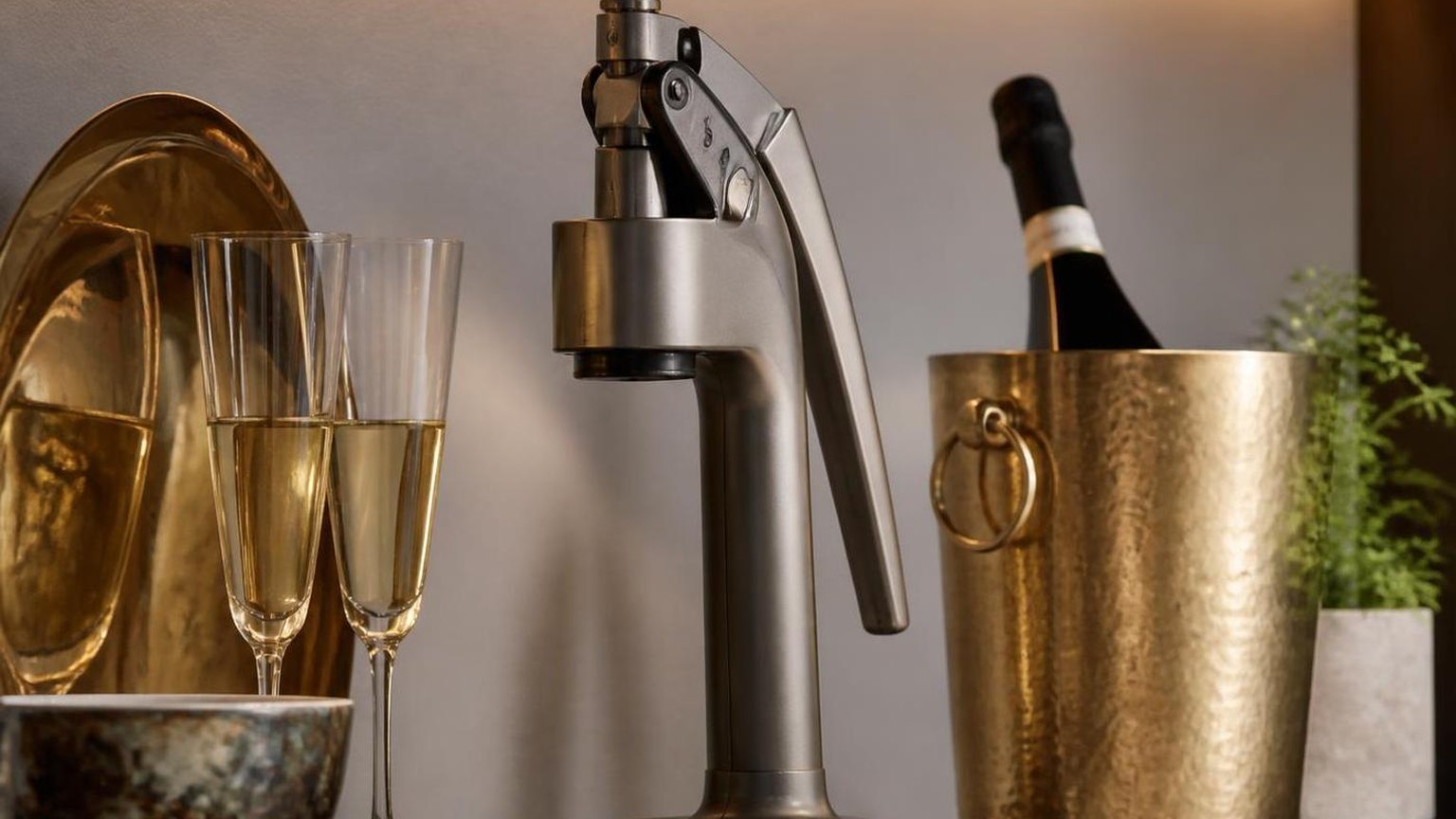 Le Creuset Champagne Crown Sealer Review 2026 4 Le Creuset Champagne Crown Sealer Review 2026 — a quick reference