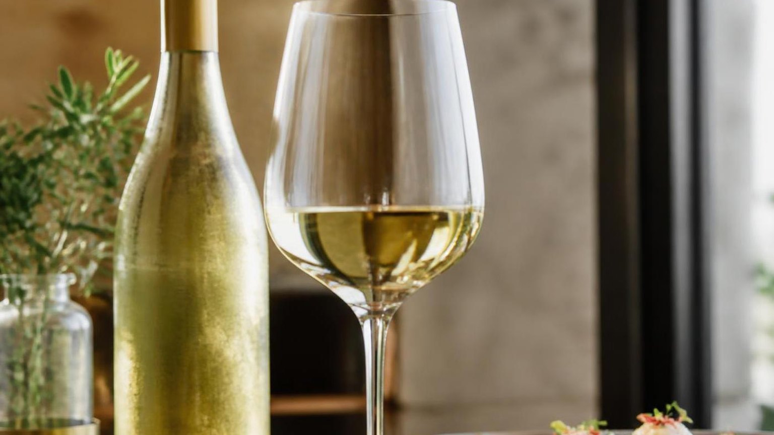 What's the Driest White Wine? — explained with facts and figures in this guide