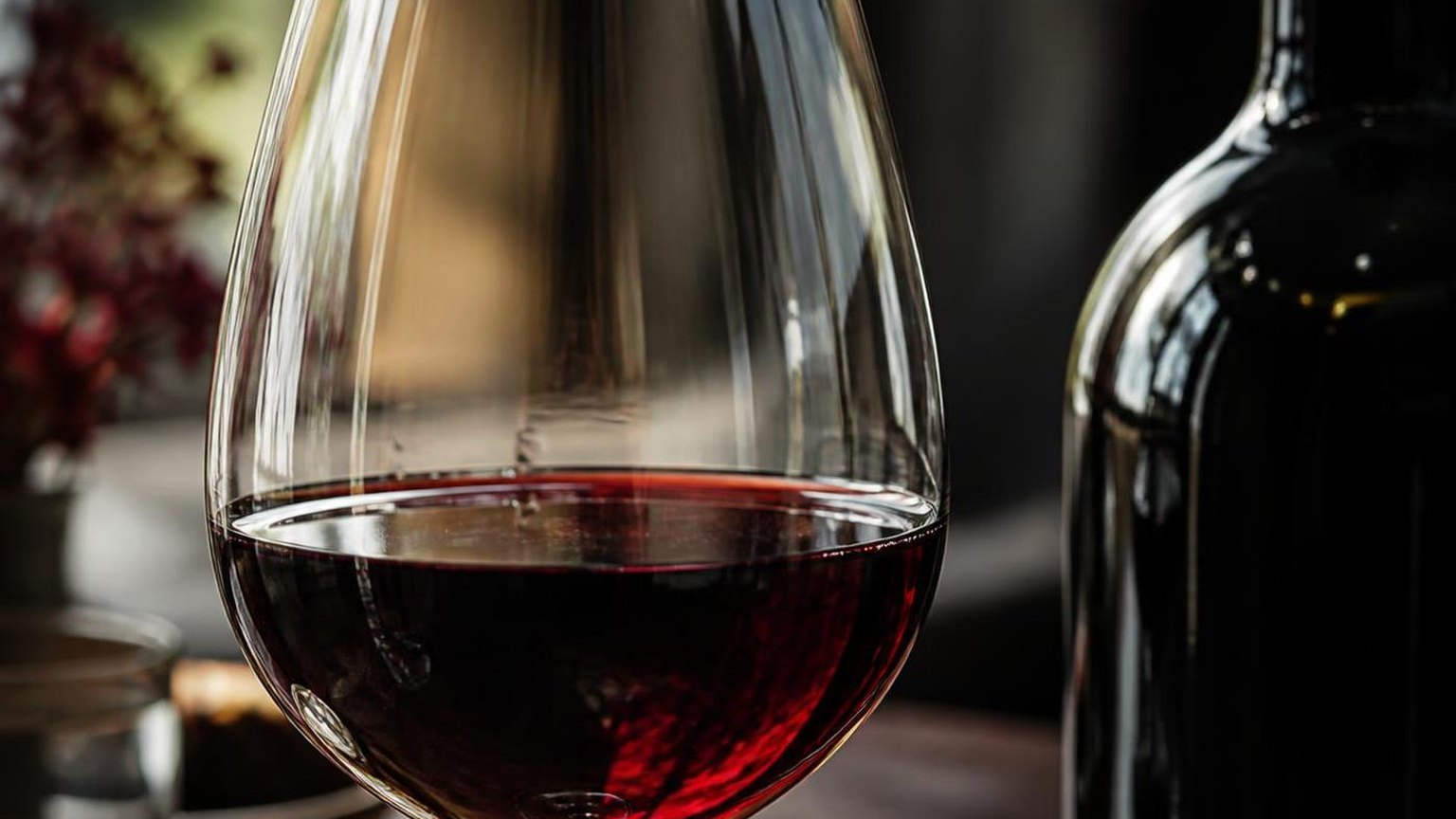 Which Red Wine Has The Most Flavonoids? — side by side with the alternatives
