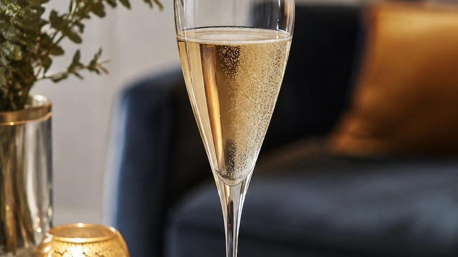 How Many Calories In A Glass Of Prosecco?, broken down step by step