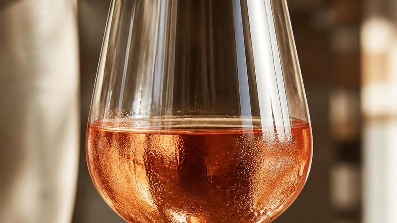 How Many Calories In A Glass Of Rose? — reading the numbers