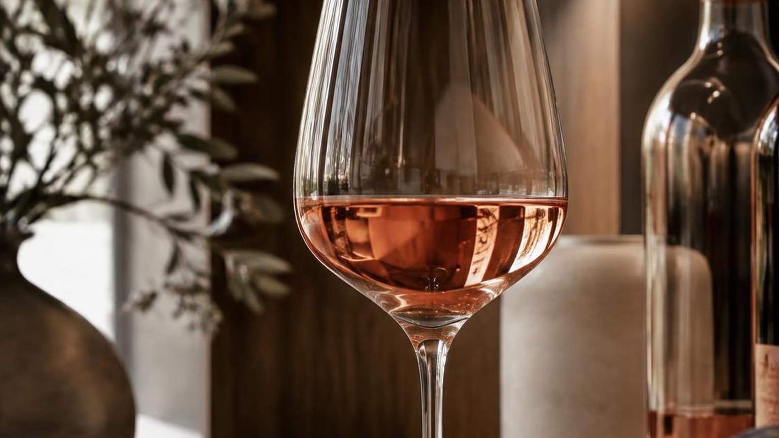 How Many Calories In A Glass Of Rose Wine? Find Out Now 7 How Many Calories In A Glass Of Rose Wine? — the practical details