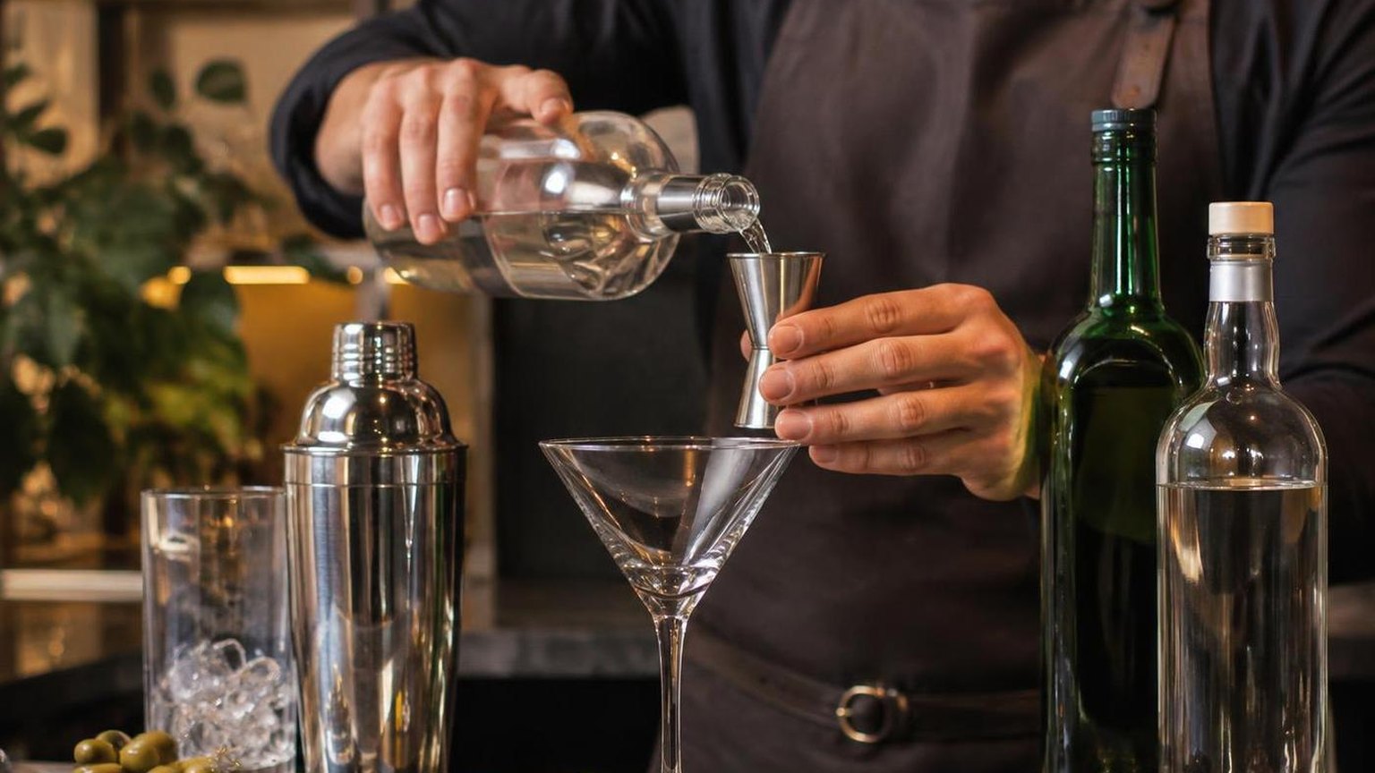 How Many Shots Are In A Martini? — the details worth knowing